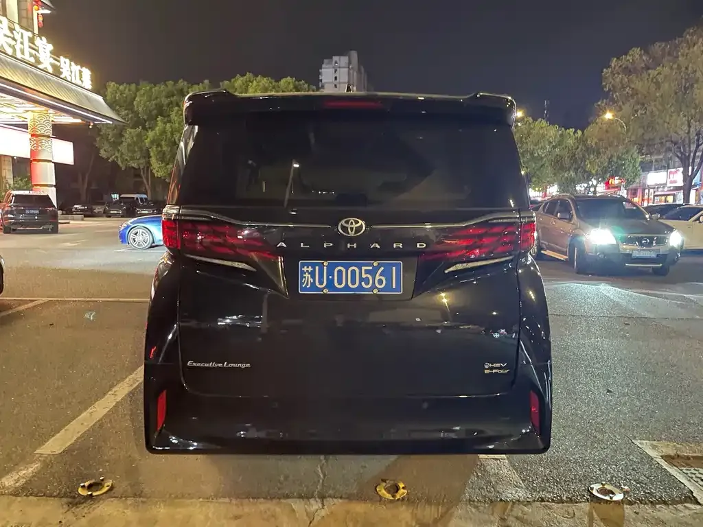 Toyota Alphard — фото 3