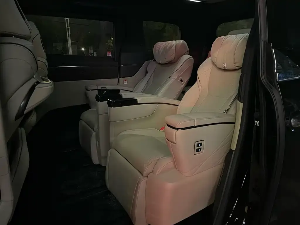 Toyota Alphard — фото 9