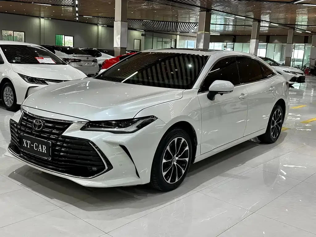 Toyota Avalon — фото 1