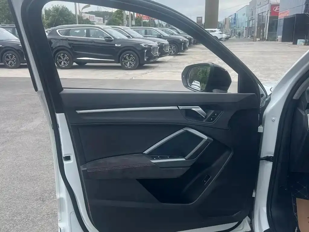 Audi Q3 Sportback — фото 9