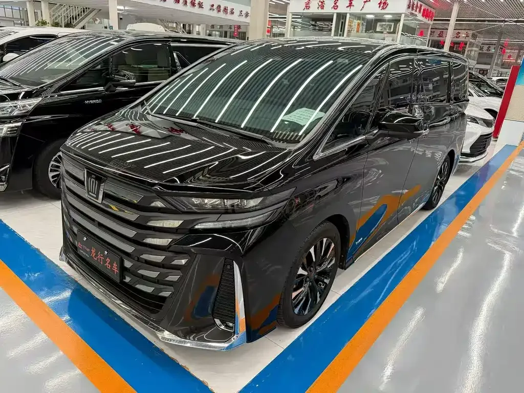Toyota Vellfire — фото 1