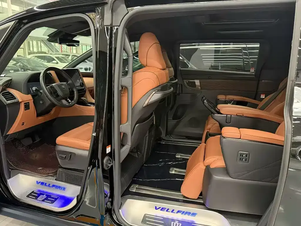 Toyota Vellfire — фото 5