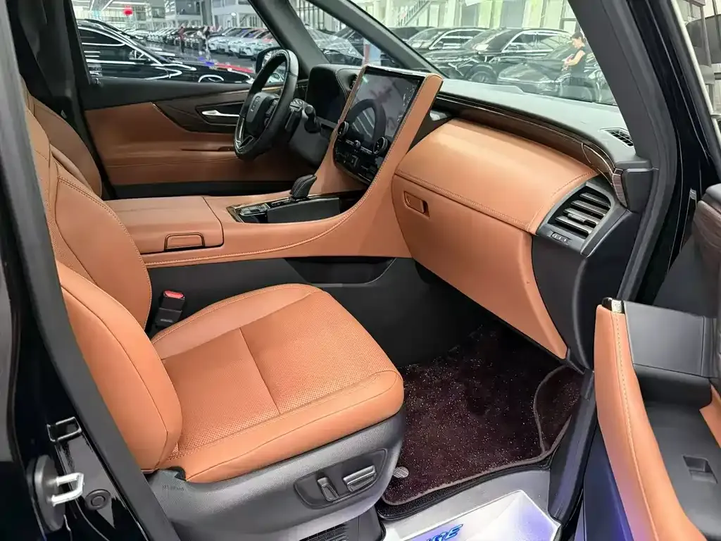 Toyota Vellfire — фото 2