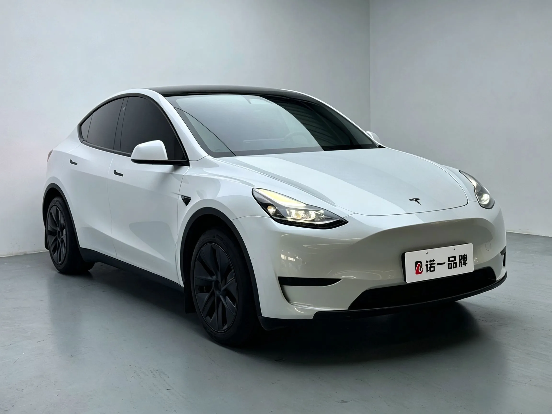 Tesla Model Y — фото 9