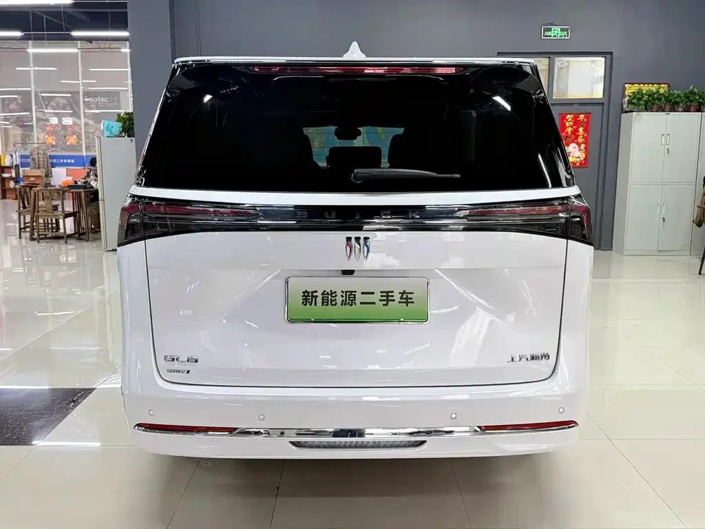 Buick GL8 Hybrid — фото 10