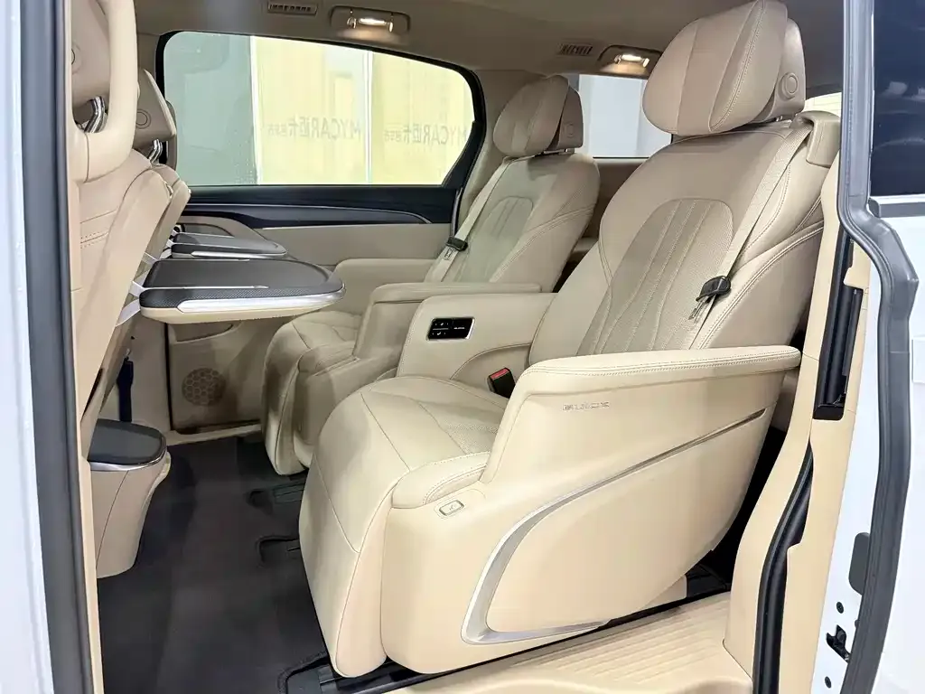 Buick GL8 Hybrid — фото 2