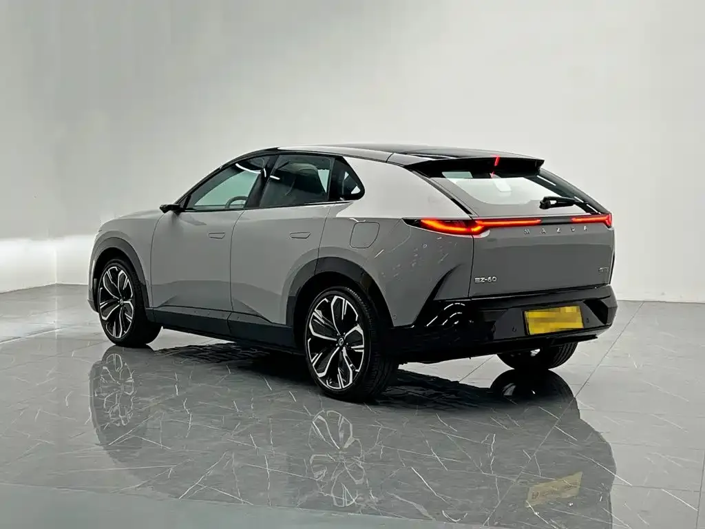 Mazda EZ-60 — фото 10