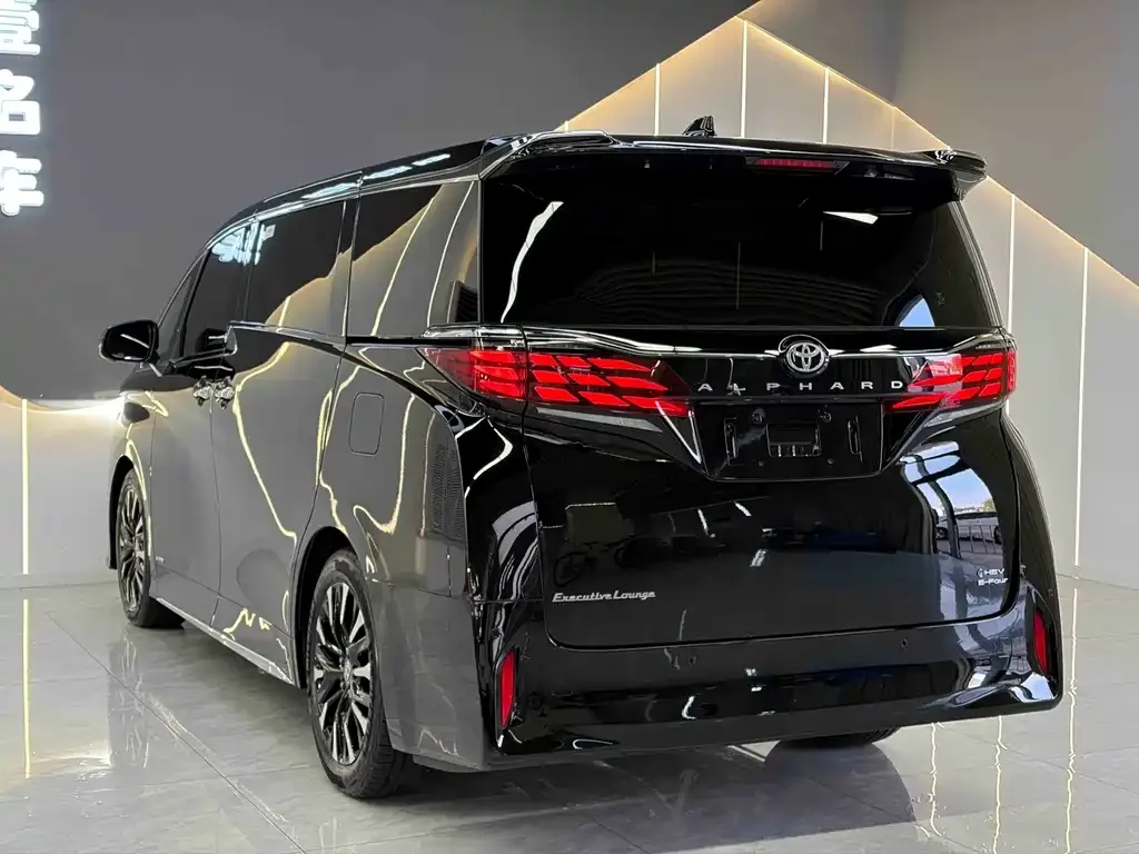 Toyota Alphard — фото 3