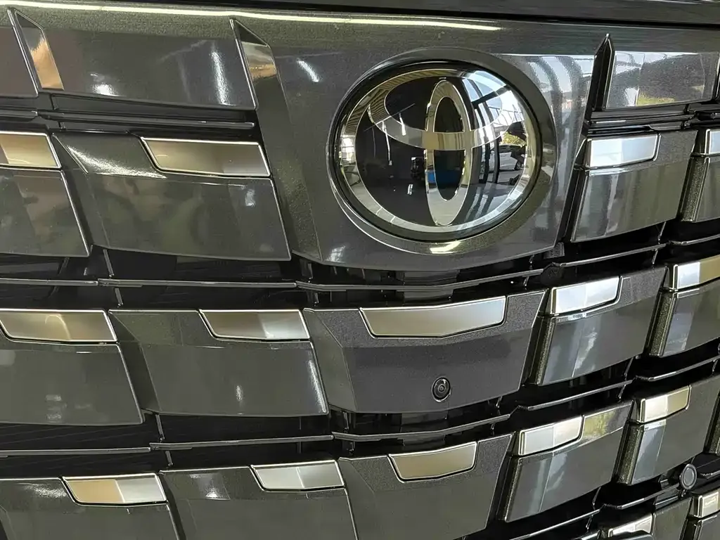 Toyota Alphard — фото 6