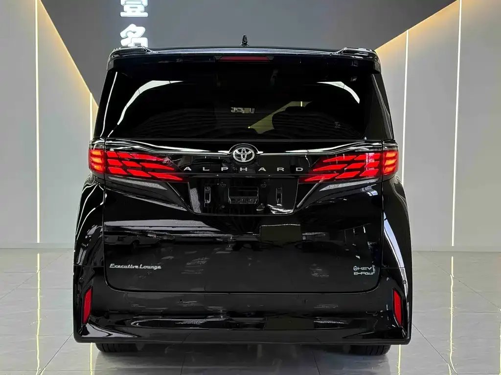 Toyota Alphard — фото 10
