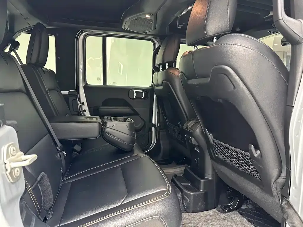 Jeep Wrangler — фото 4