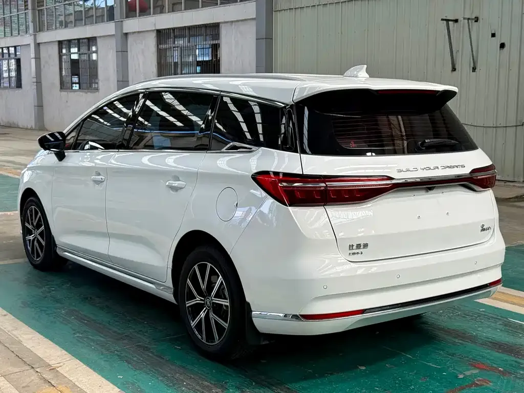 BYD MAX New Energy — фото 3