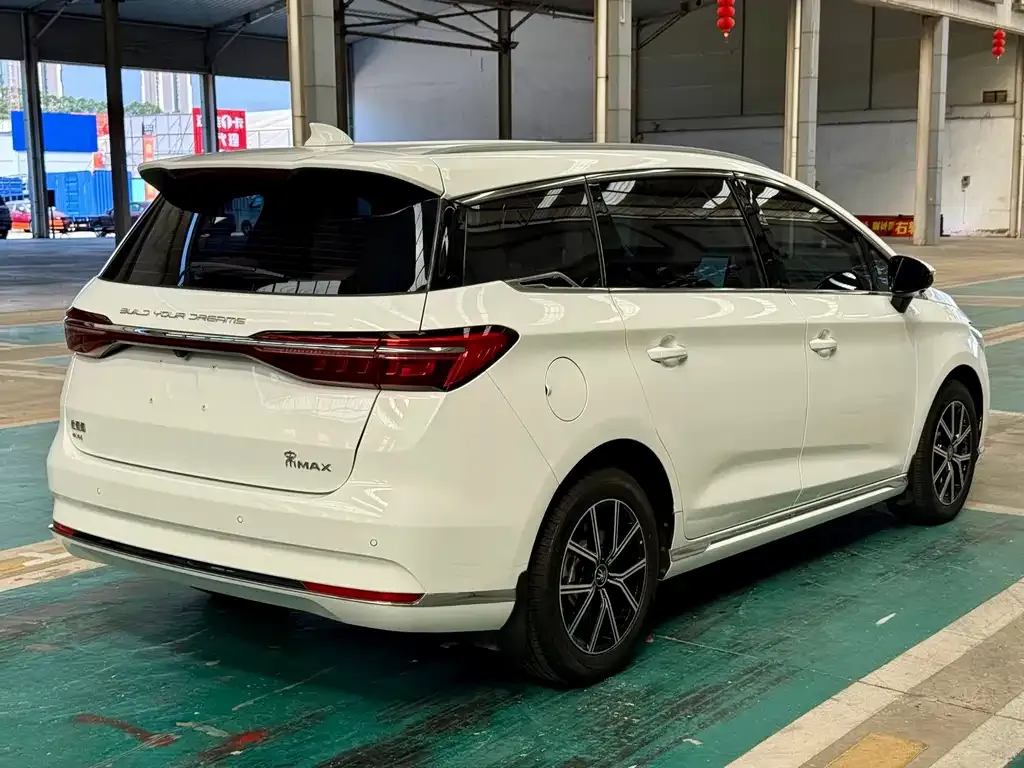 BYD MAX New Energy — фото 9