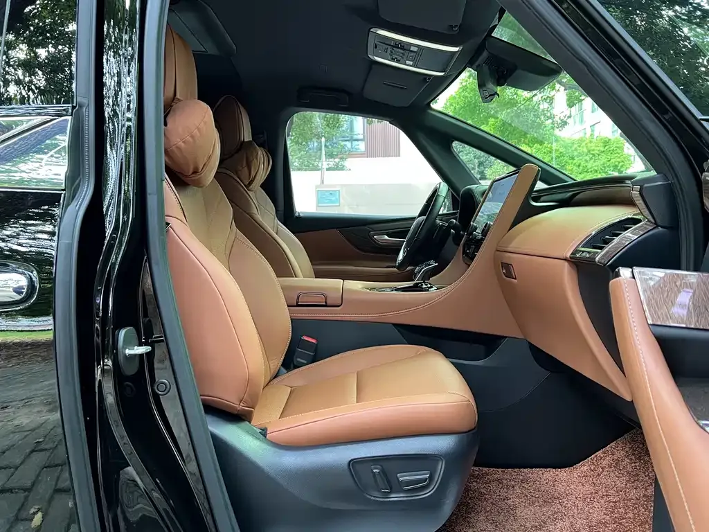 Toyota Alphard — фото 4