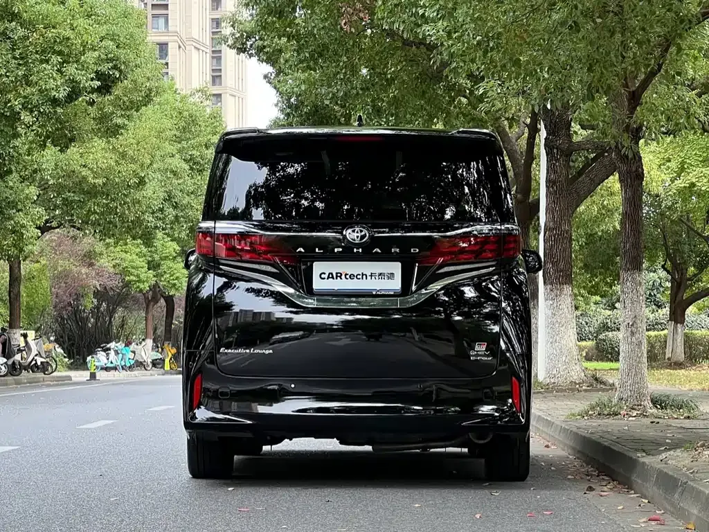 Toyota Alphard — фото 5