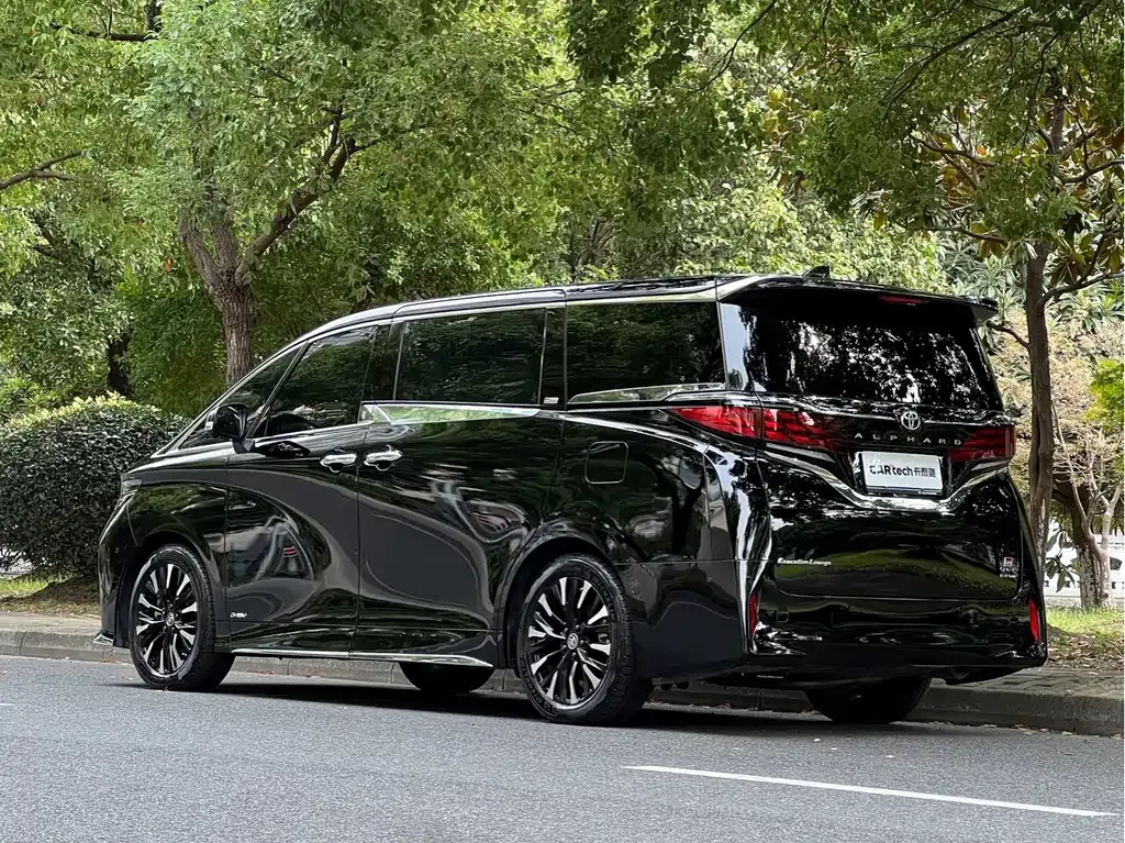 Toyota Alphard — фото 10