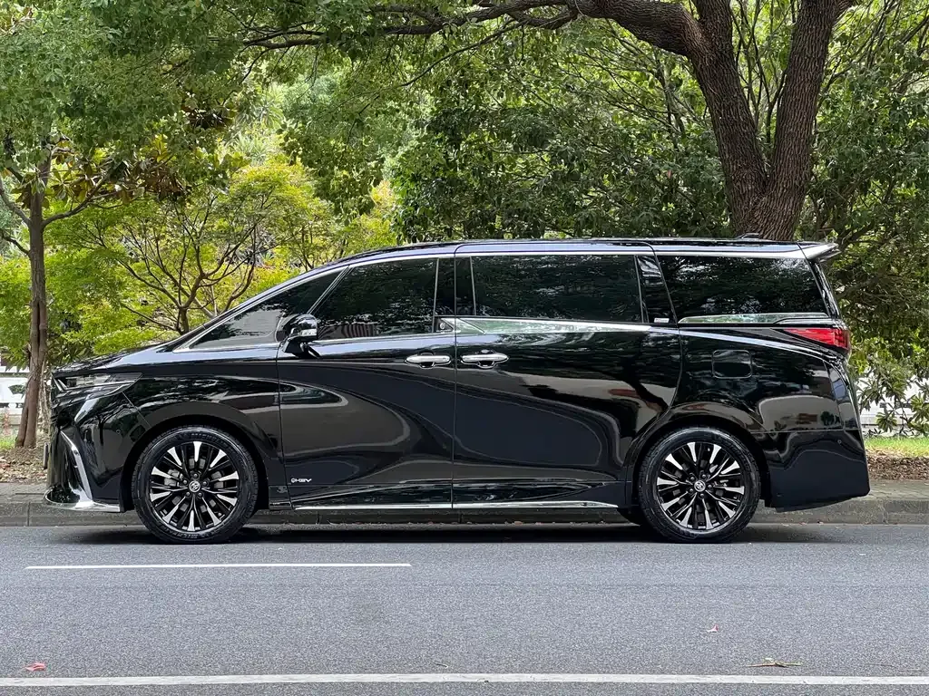 Toyota Alphard — фото 6