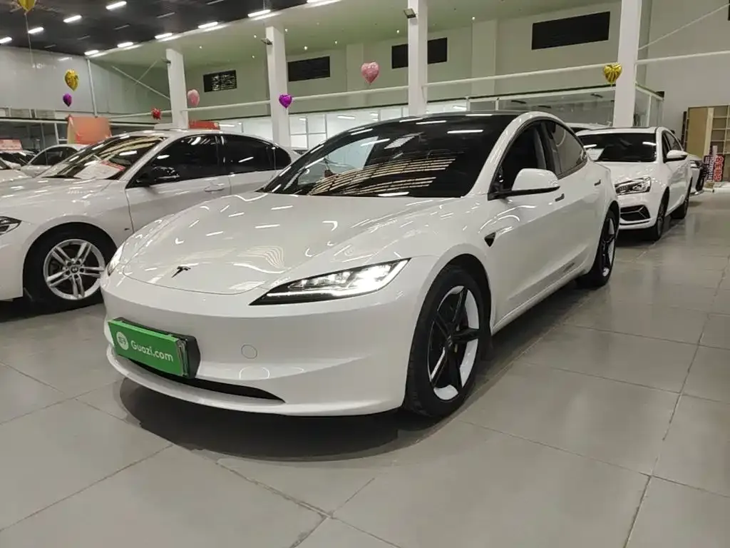 Tesla Model 3 — фото 1