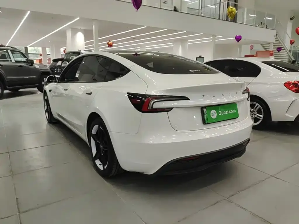 Tesla Model 3 — фото 4
