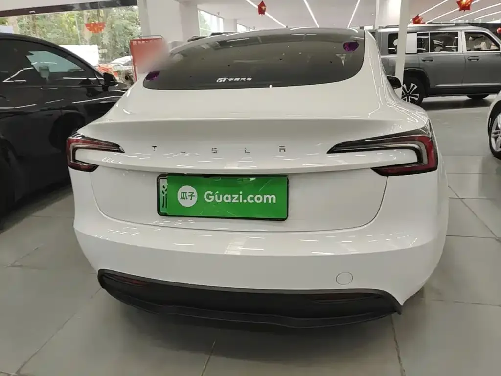 Tesla Model 3 — фото 3