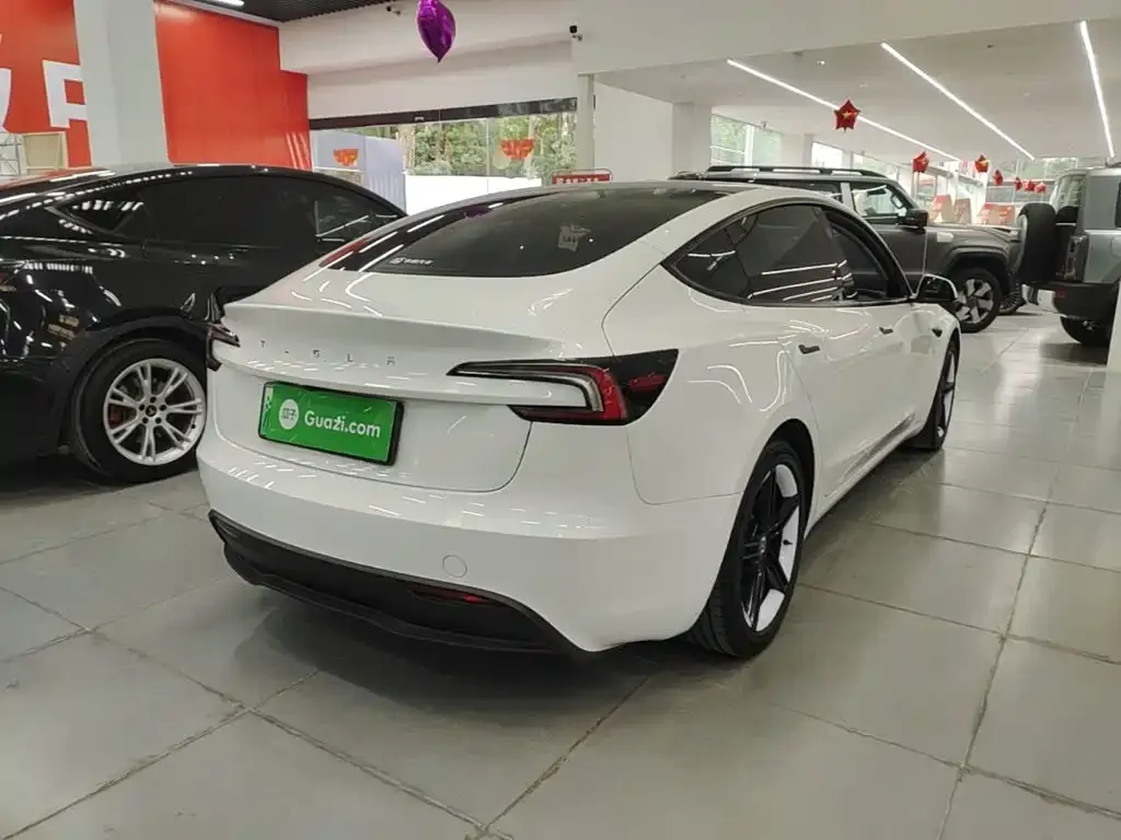 Tesla Model 3 — фото 10