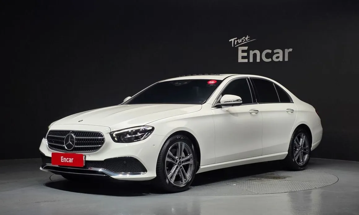 Mercedes-Benz E-Class — фото 1