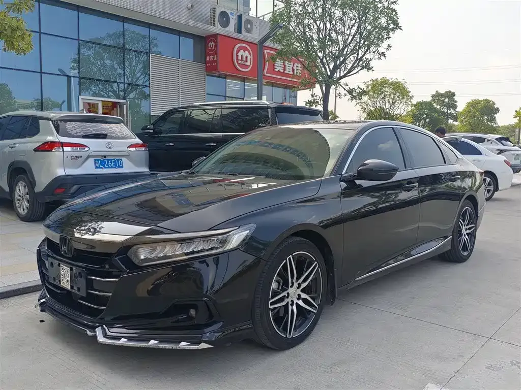 Honda Accord — фото 1