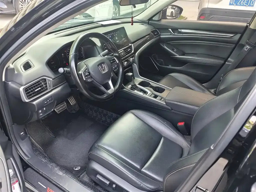 Honda Accord — фото 9