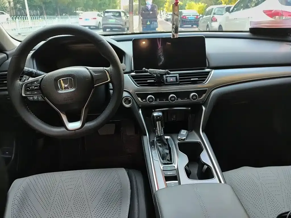 Honda Accord — фото 10