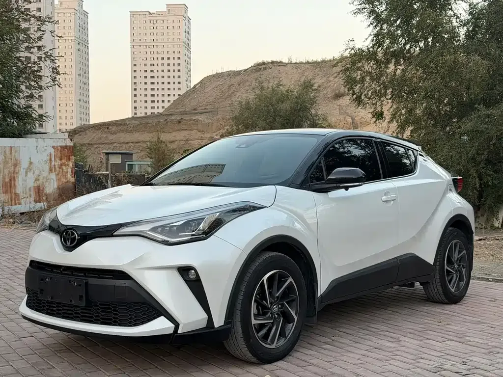 Toyota C-HR — фото 1