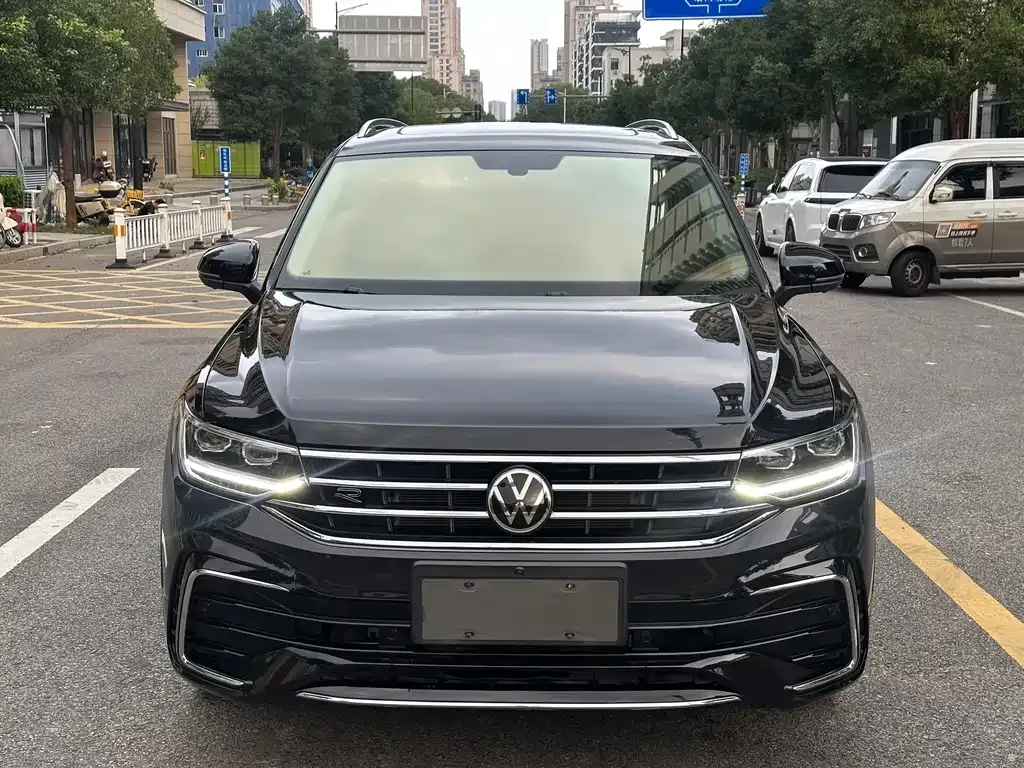 Volkswagen Tiguan L — фото 7