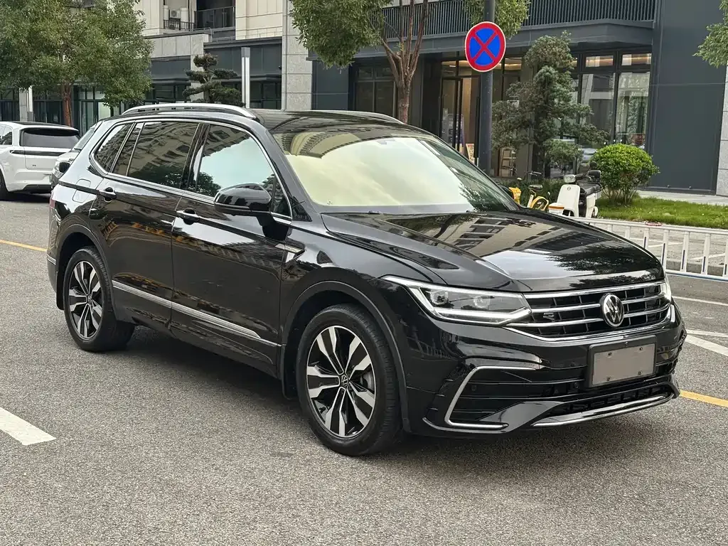 Volkswagen Tiguan L — фото 6