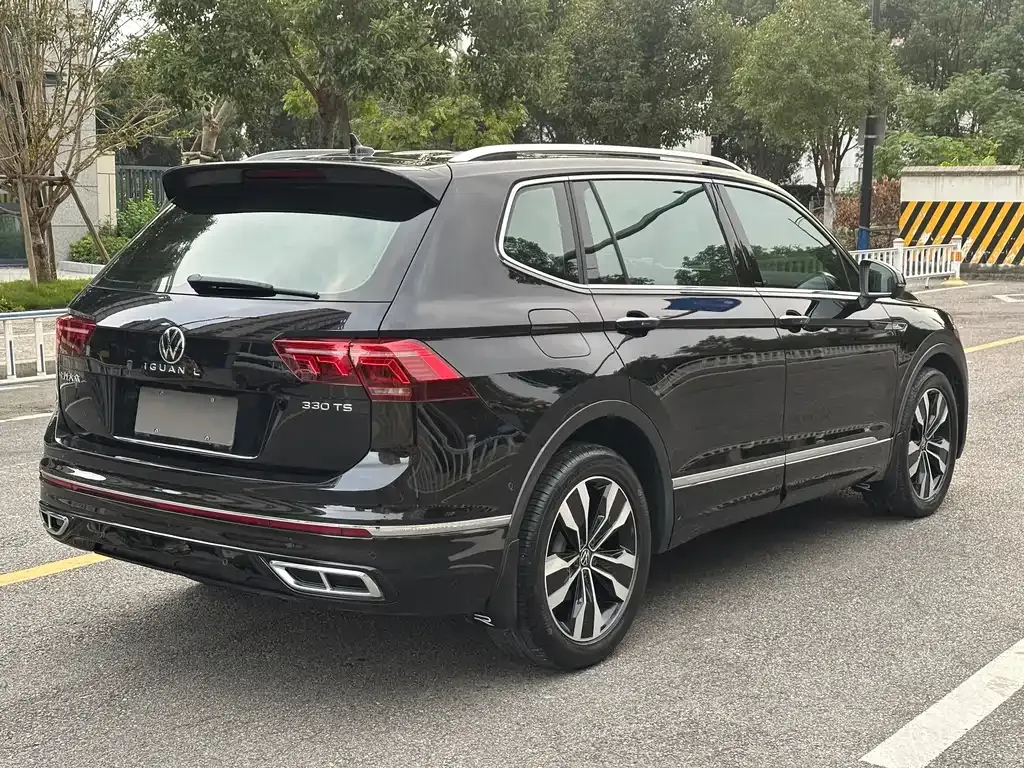 Volkswagen Tiguan L — фото 10