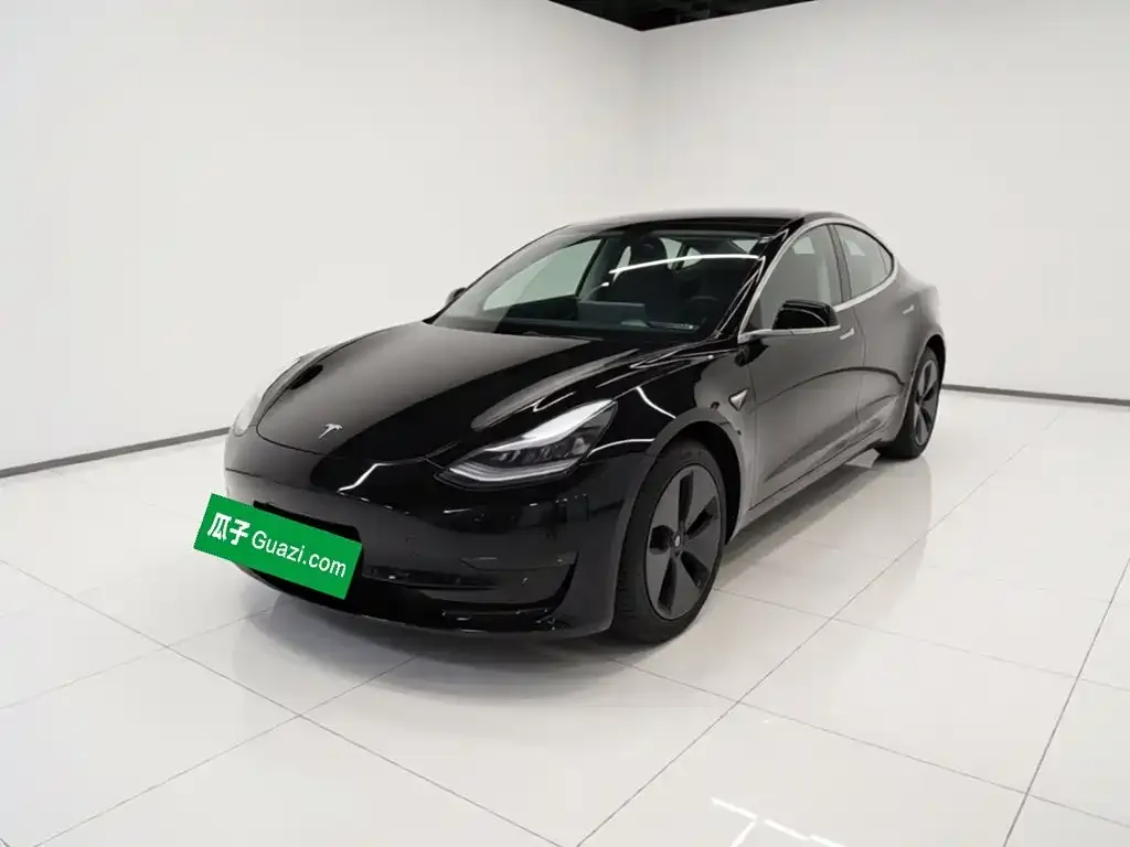 Tesla Model 3 — фото 1