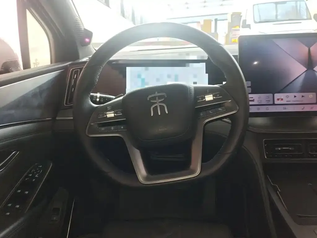 BYD L DM-i — фото 10