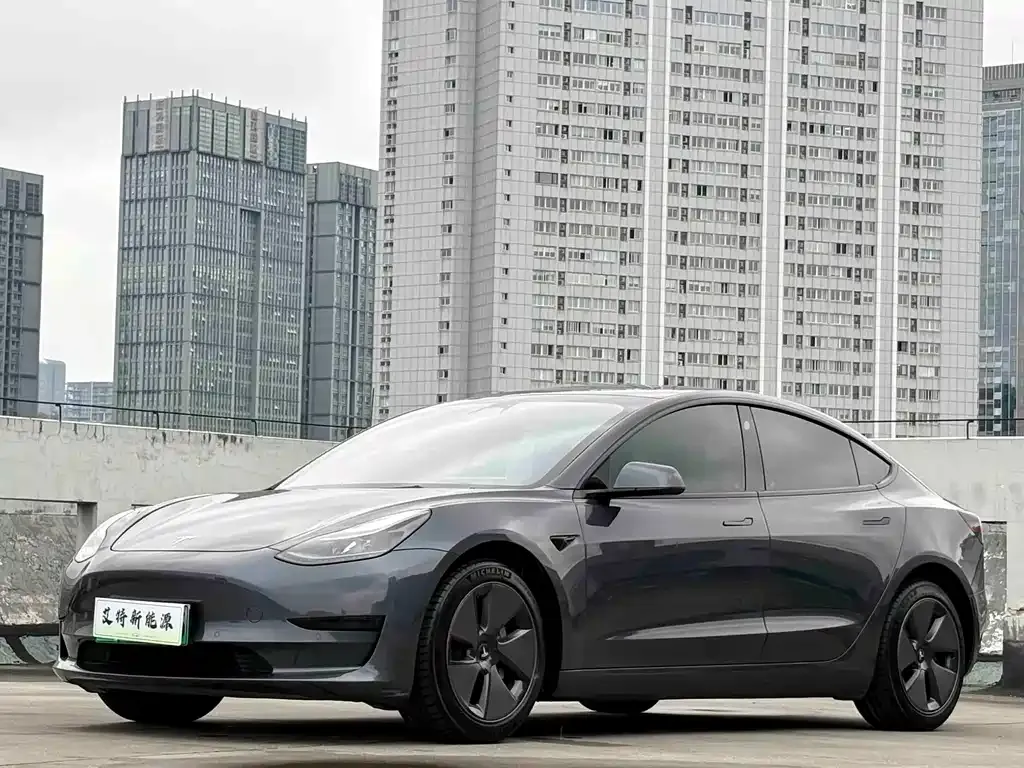 Tesla Model 3 — фото 1