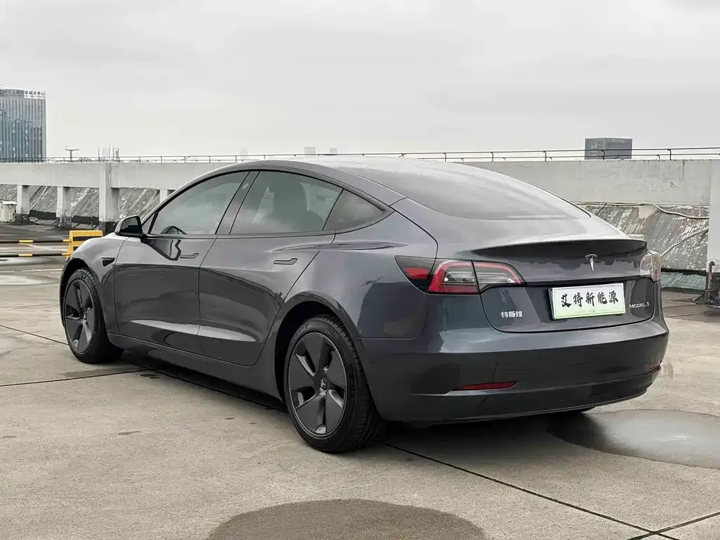 Tesla Model 3 — фото 10