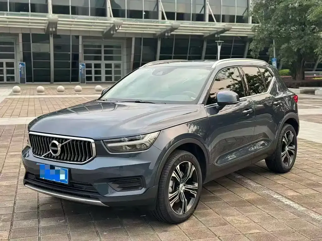 Volvo XC40 — фото 1