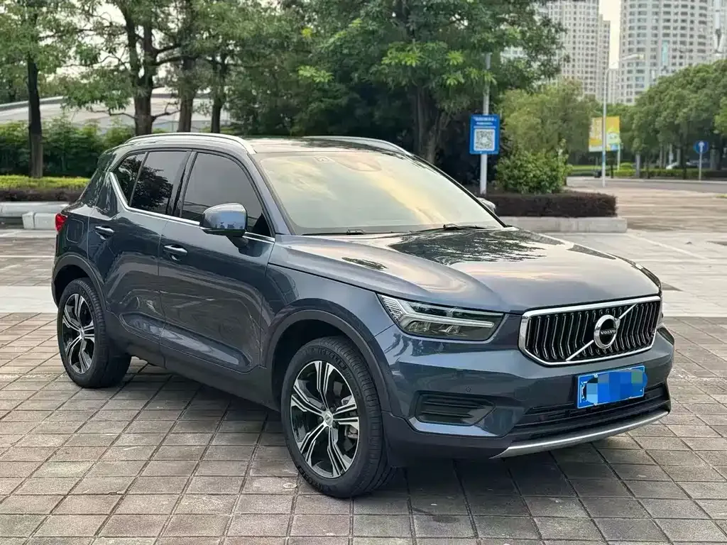 Volvo XC40 — фото 5