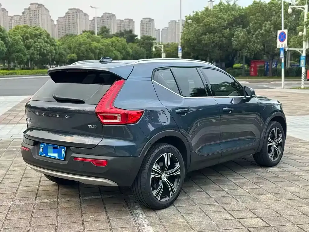 Volvo XC40 — фото 3