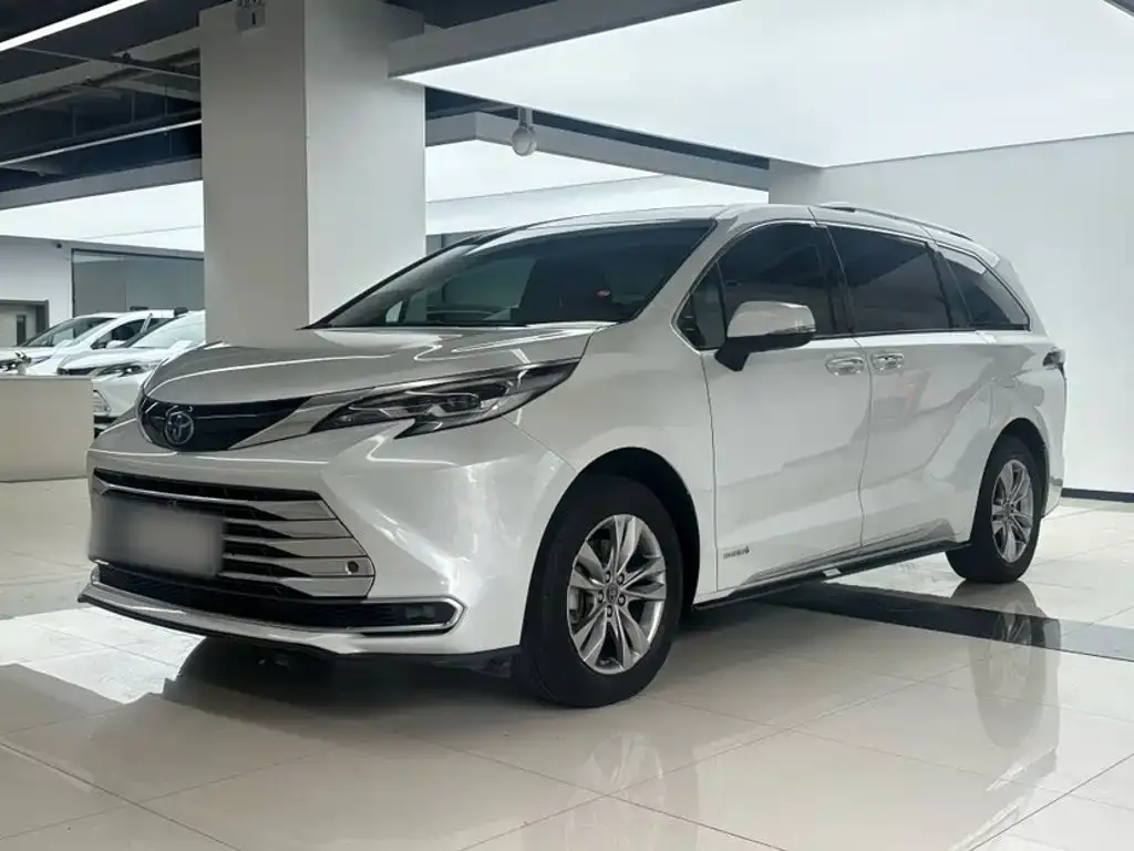 Toyota Sienna — фото 1