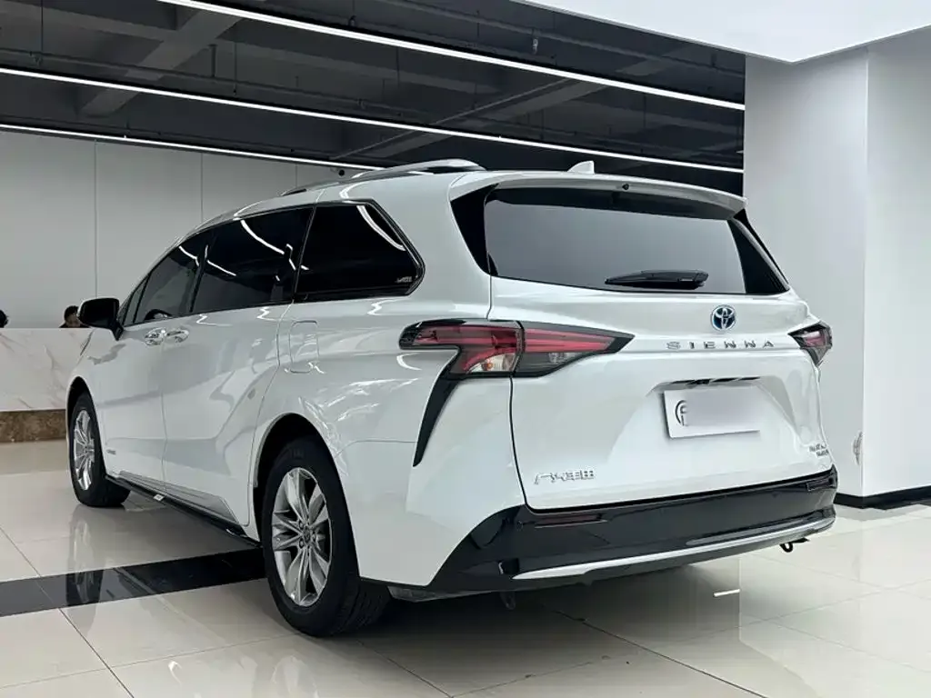 Toyota Sienna — фото 7