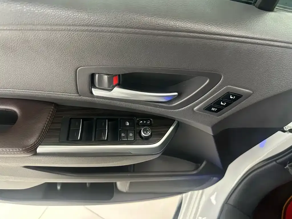 Toyota Sienna — фото 10