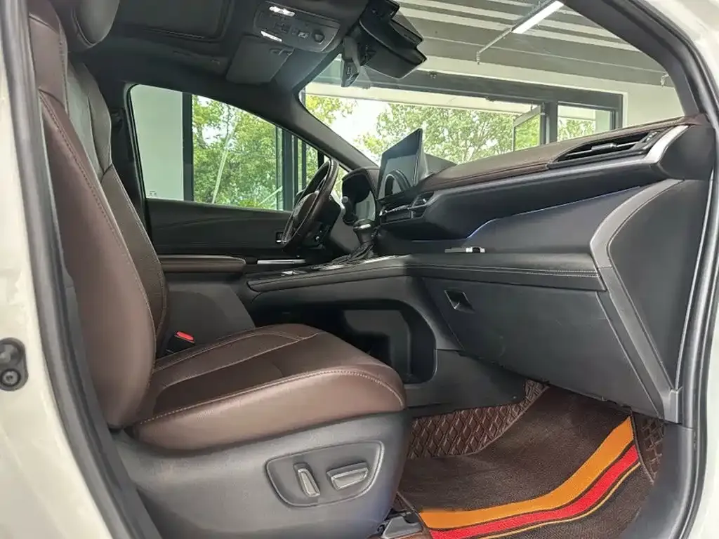 Toyota Sienna — фото 6