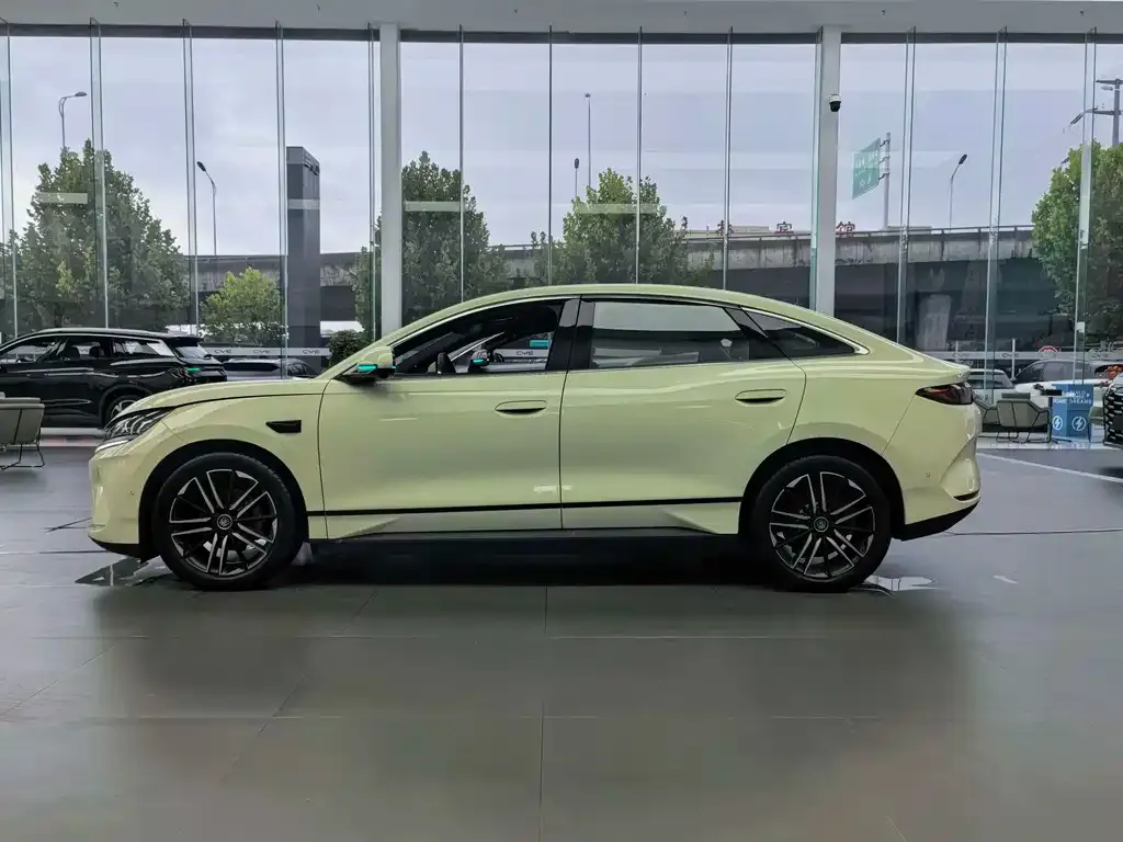 BYD Qin L — фото 10