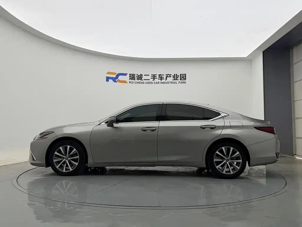 Lexus ES — фото 5
