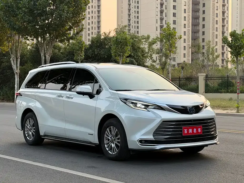 Toyota Sienna — фото 5