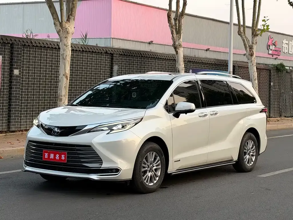 Toyota Sienna — фото 8
