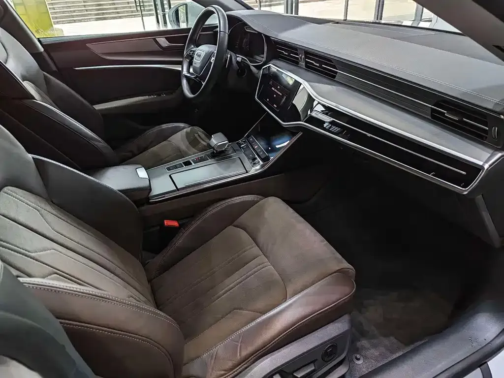 Audi A7L — фото 6