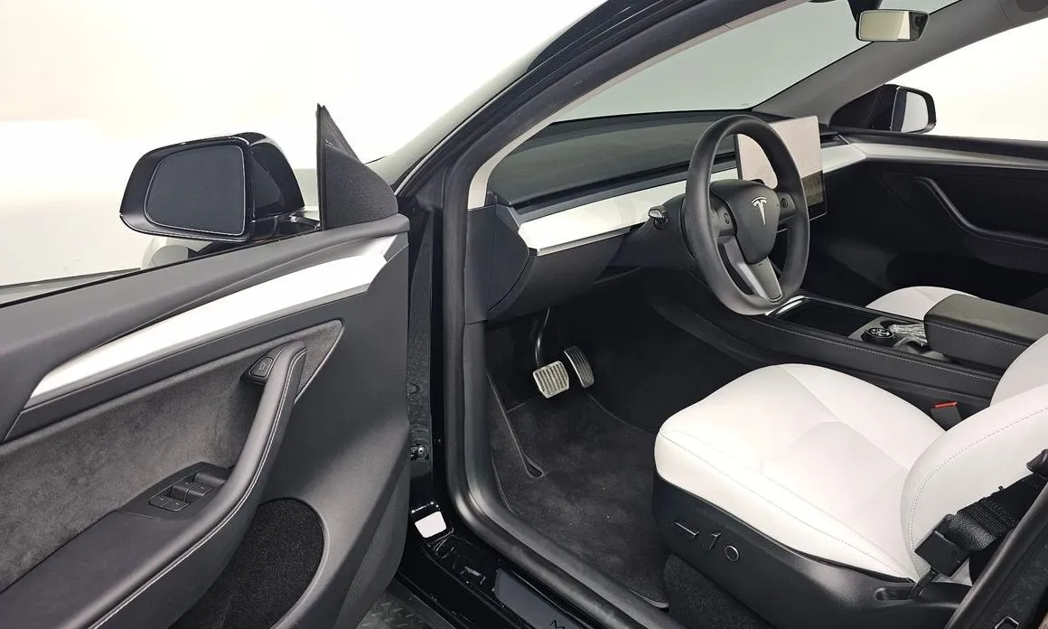 Tesla Model Y — фото 9